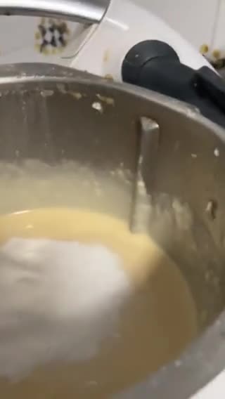 Foto del paso 14 de la receta: Bizcocho marmolado: 3-2-1 vasitos de medida, + manzana