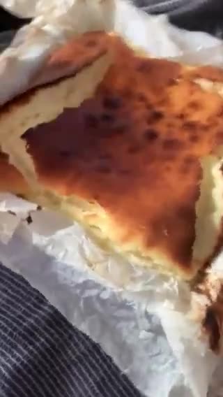 Foto del paso 8 de la receta: Tarta de queso de la Viña con parmesano