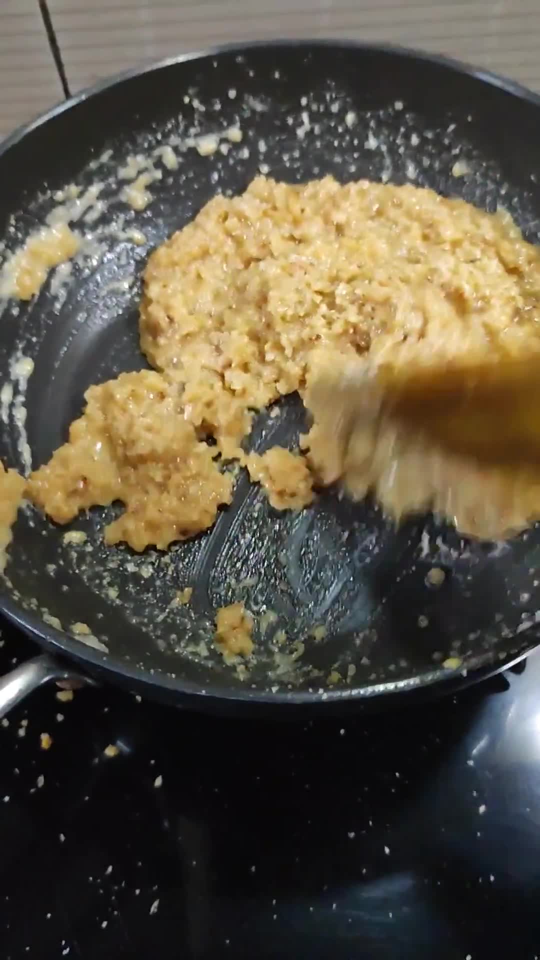लेफ़्ट ओवर पराठा बर्फी (Left Over paratha barfi recipe in Hindi) रेसिपी चरण 4 फोटो
