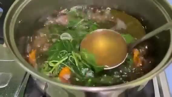 Foto langkah ke 2 dari resep Sayur bening bayam wortel.