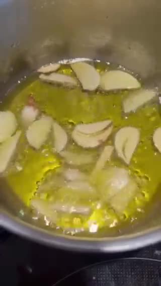 Foto del paso 7 de la receta: Pescadilla (o merluza) a la gallega con patatas de Sanlucar