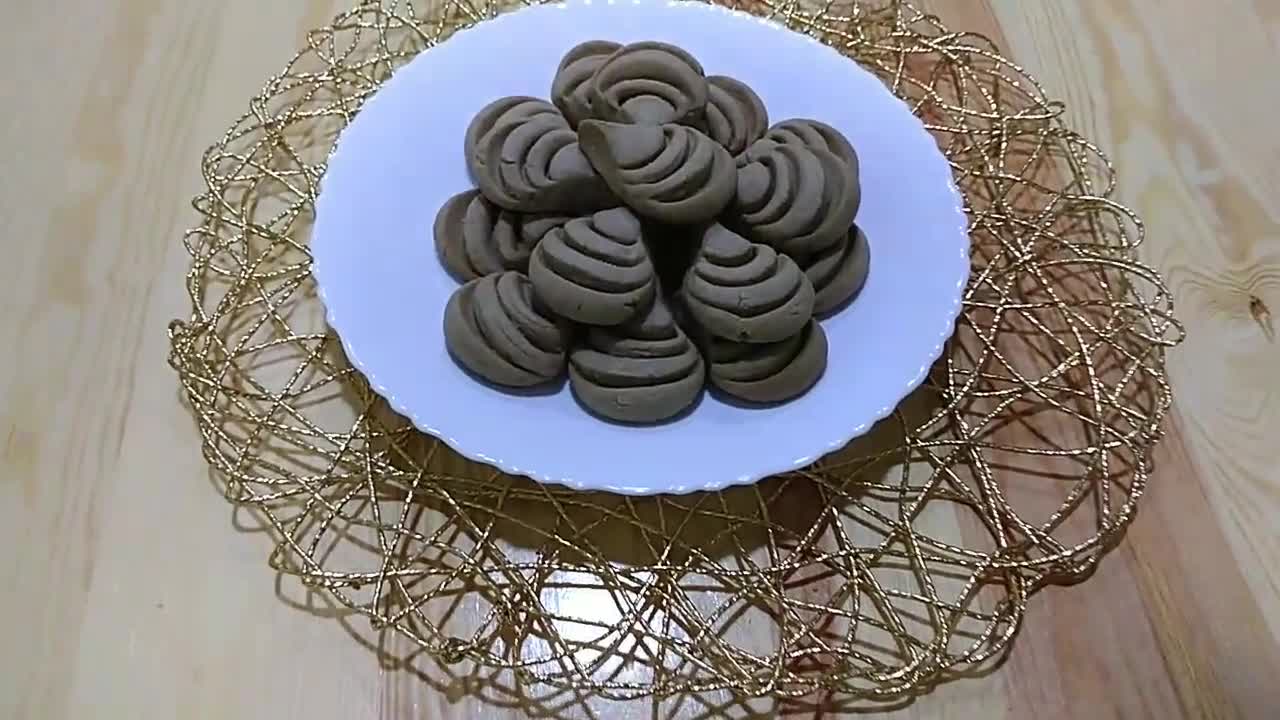 صورة لخطوة 1 من وصفة كوكيز بالنيسكافيه بدون بيض لذيذة سهلة وسريعة التحضير في 5 دقائق