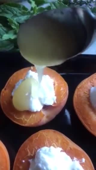 Foto del paso 2 de la receta: Albaricoques asados en airFryer con ricotta, miel y menta