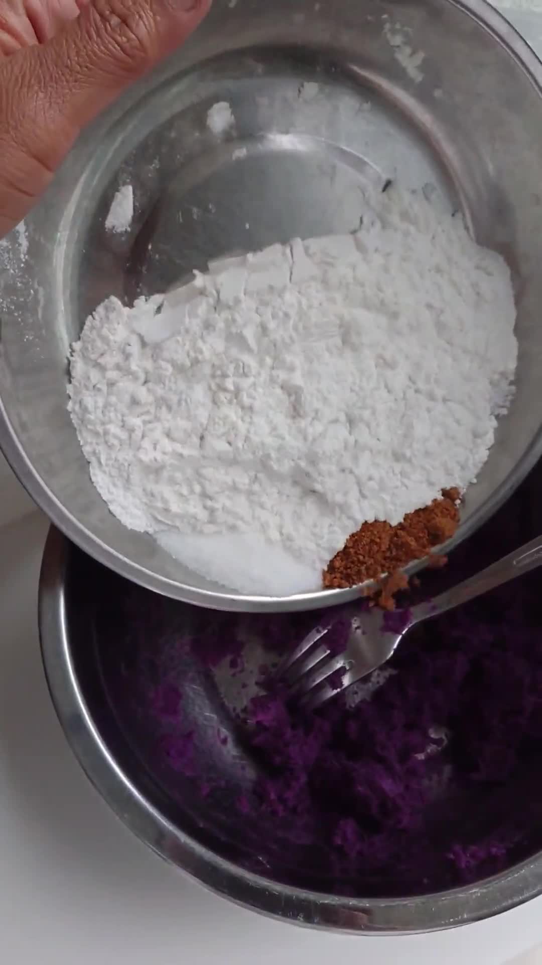 Foto langkah ke 2 dari resep Putu Ayu Ubi Ungu #68.