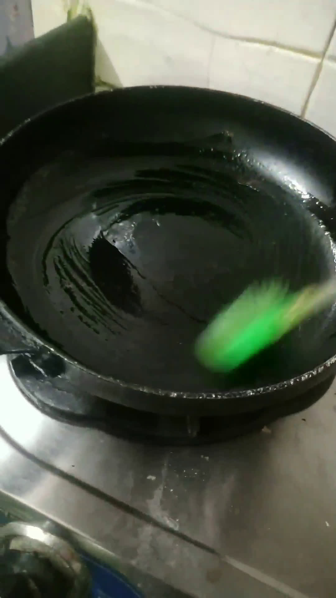 भरलेली खान्देशी मिरची (bharleli khandesi mirchi recipe in marathi) रेसिपी स्टेप 3 फोटो 