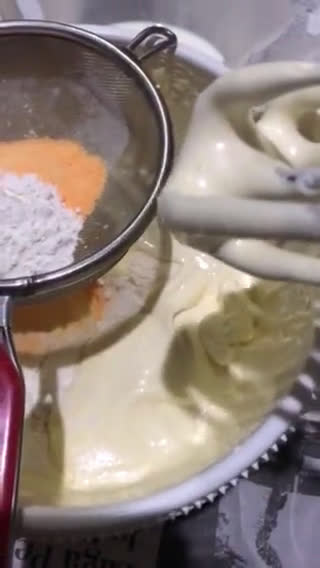 Foto langkah ke 2 dari resep Bolu Kukus Nutrisari Keju.