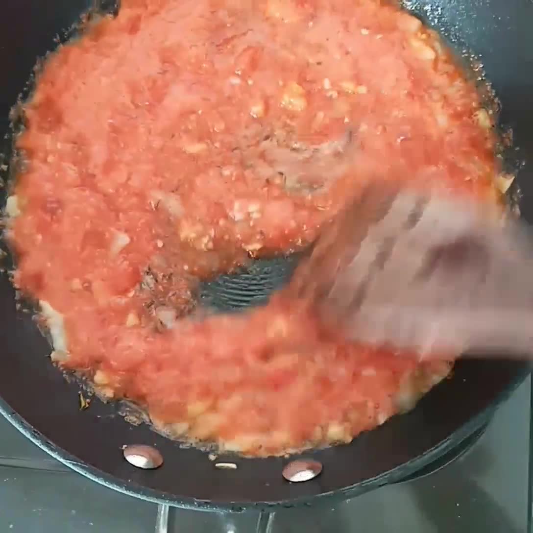 Foto langkah ke 2 dari resep Shakshuka (North African Pouch Eggs).