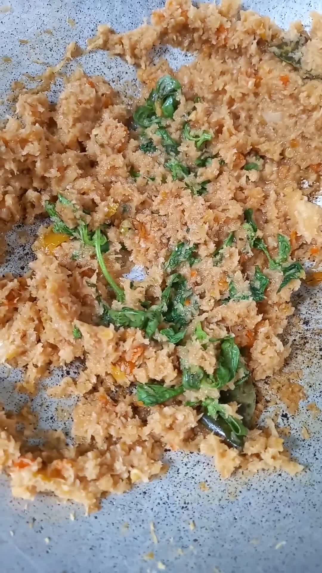 Foto langkah ke 5 dari resep Belut Sambal Kelapa Kemangi.