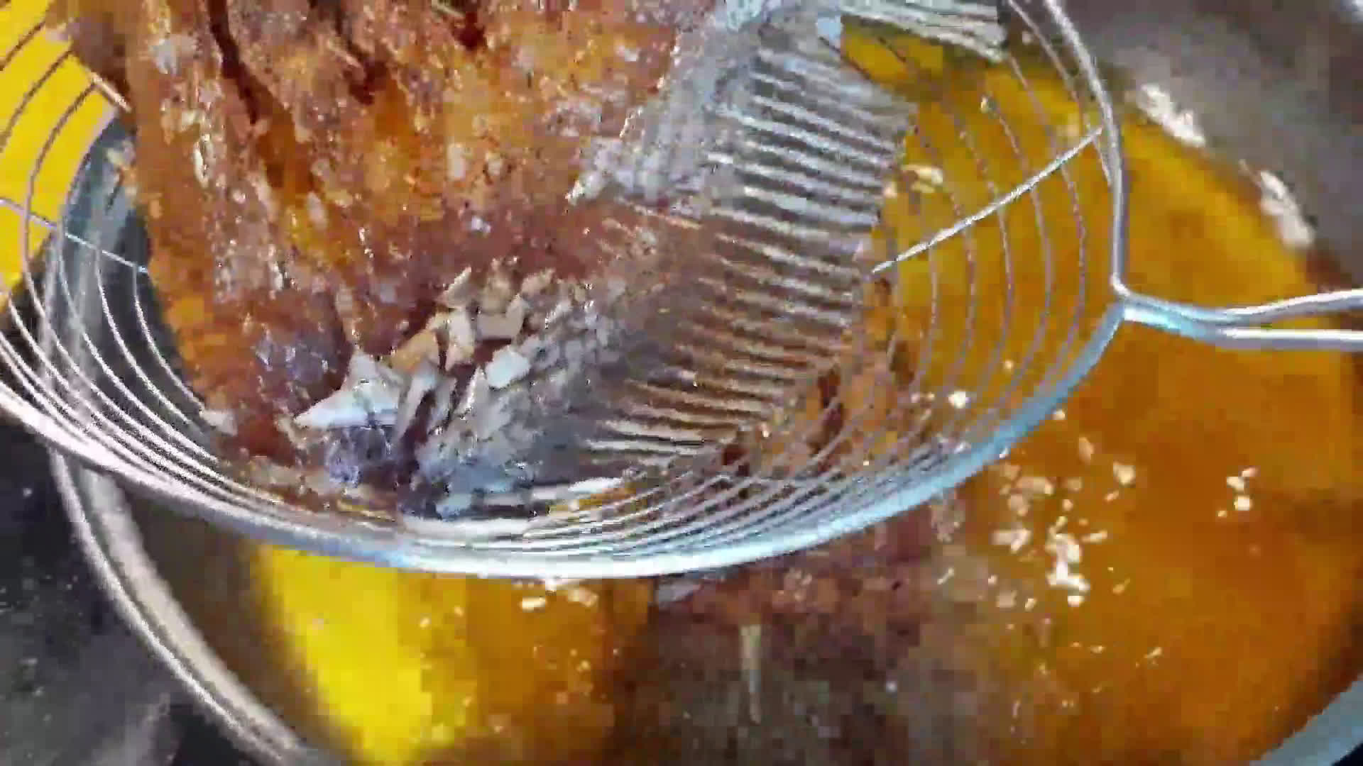 Foto langkah ke 1 dari resep Ikan gurame bumbu kuning.