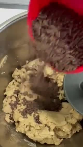Gambar langkah 5 resipi Hazel Nutella Swiss Tart.