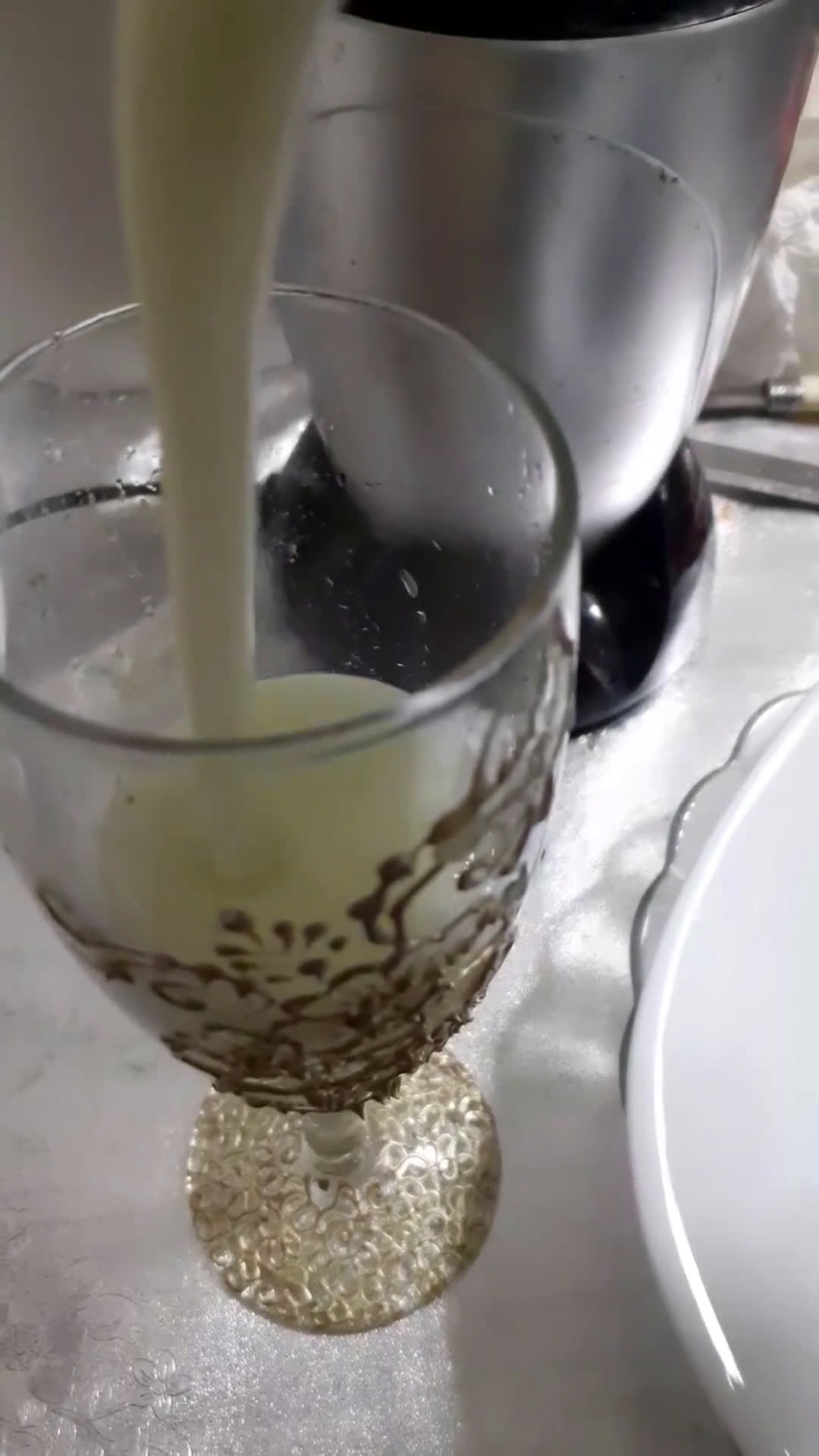 A picture of step 2 of Melon juice.