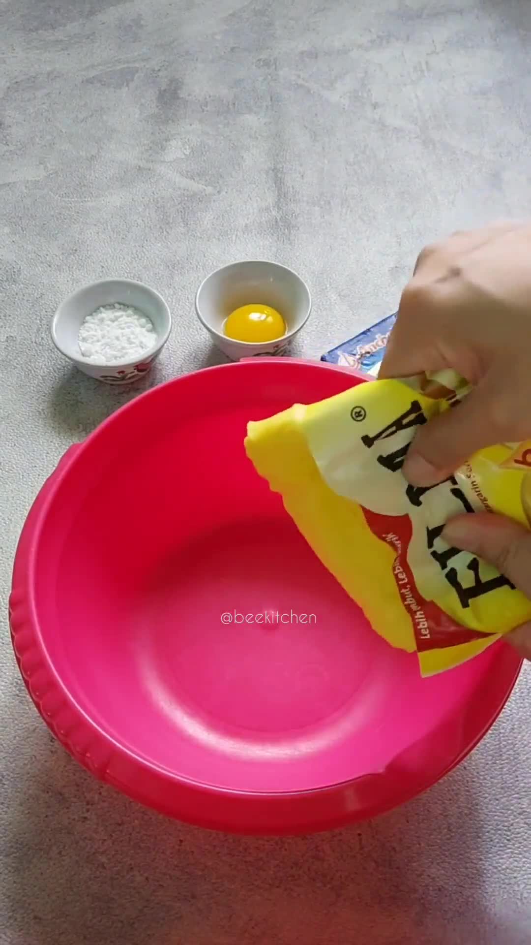 Foto langkah ke 2 dari resep Pie Susu Durian.