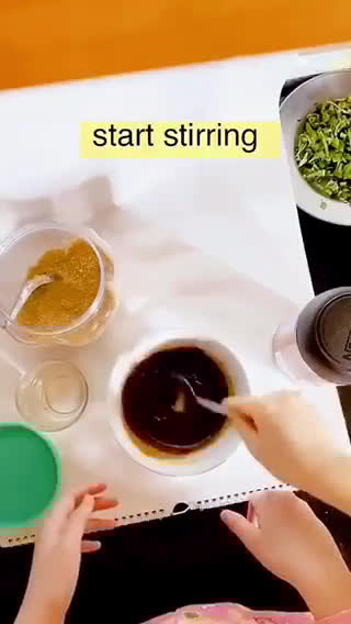 Hình bước làm 2 của món Cà phê bọt biển - Dalgona coffee - Frothy cafe