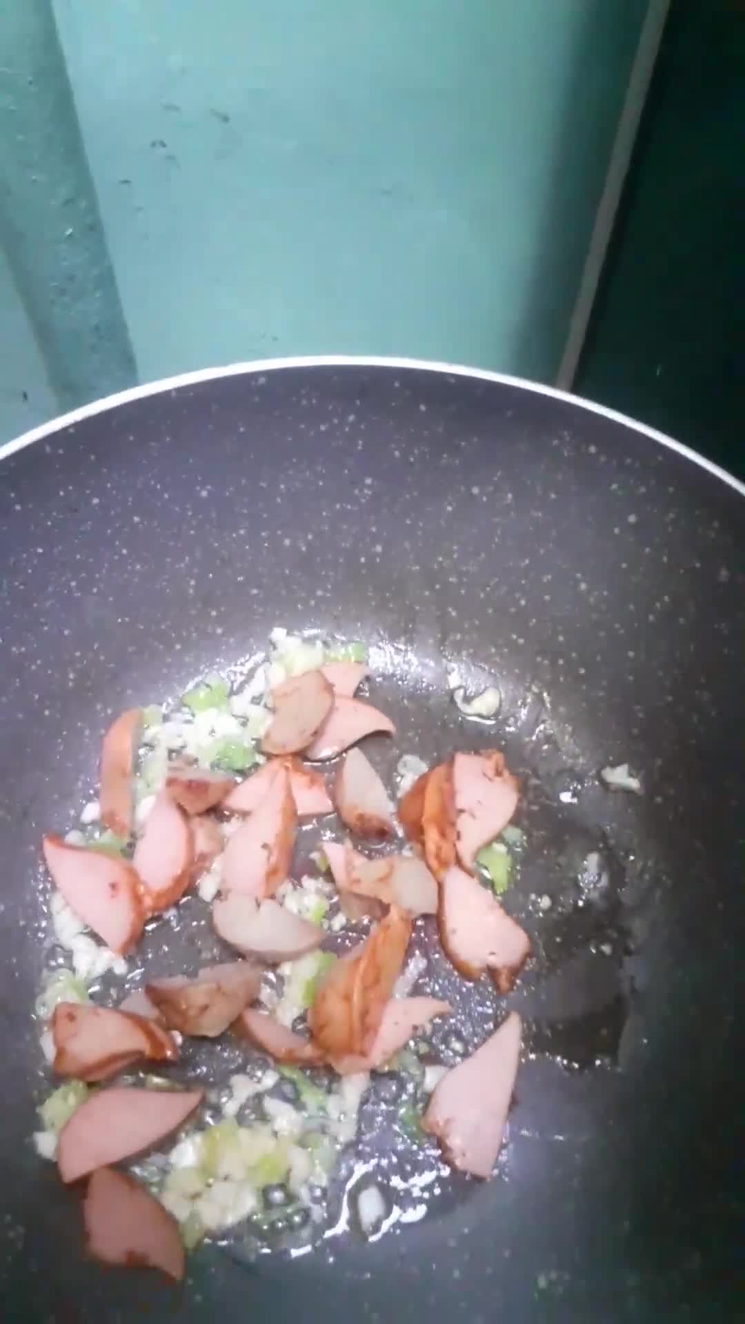 Foto langkah ke 2 dari resep Nasi goreng bumbu rendang.