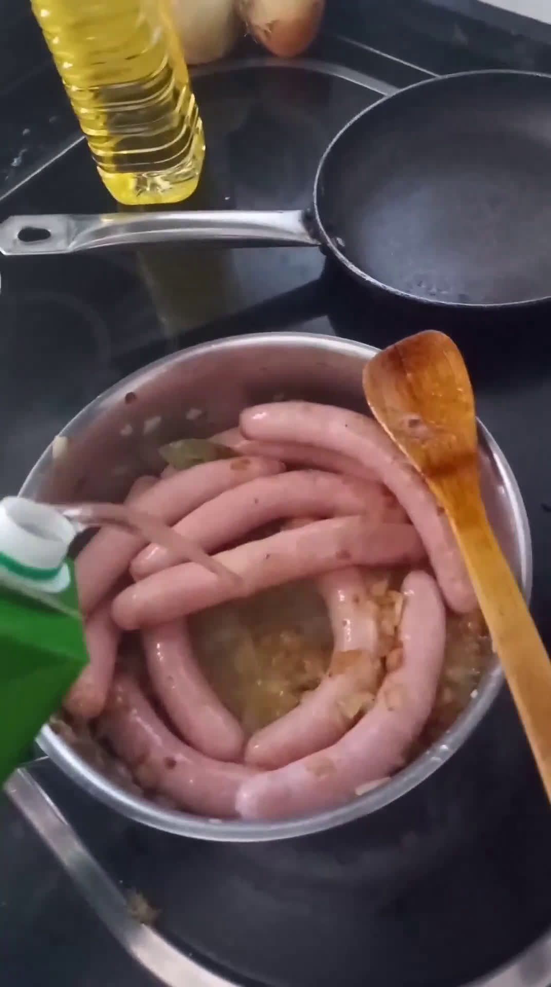 Foto del paso 4 de la receta: Salchichas al vino (receta de mi madre)