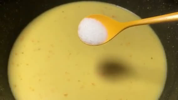Gambar langkah 2 resipi Udang Masak Lemak Cili Api.