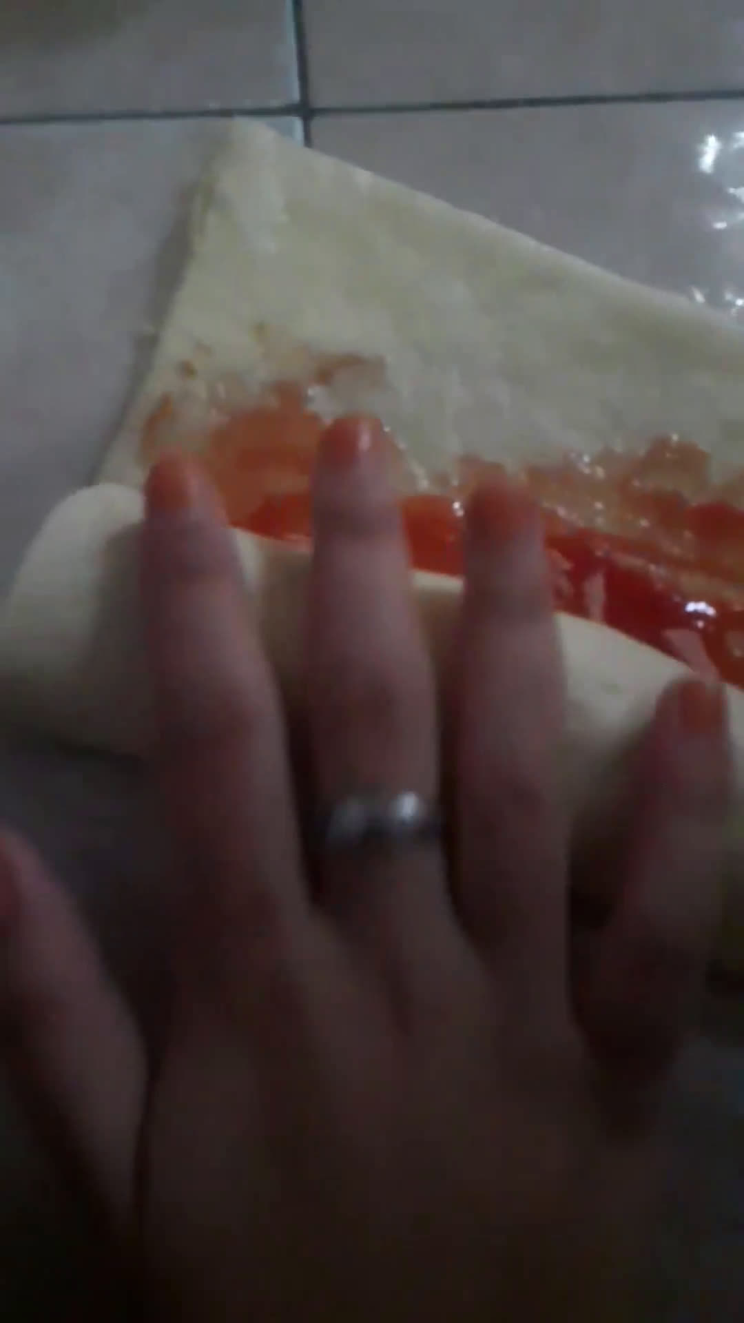 Foto langkah ke 5 dari resep Pizza roll.