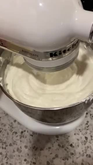Foto langkah ke 3 dari resep Buttercream Enak 3 Bahan (best for cover cake/filling).
