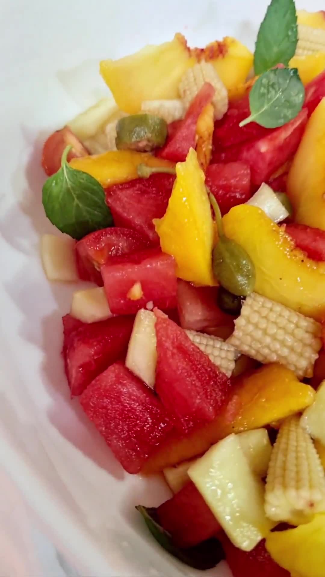 Foto del paso 2 de la receta: Ensalada colorida con vinagreta de miel y cítricos