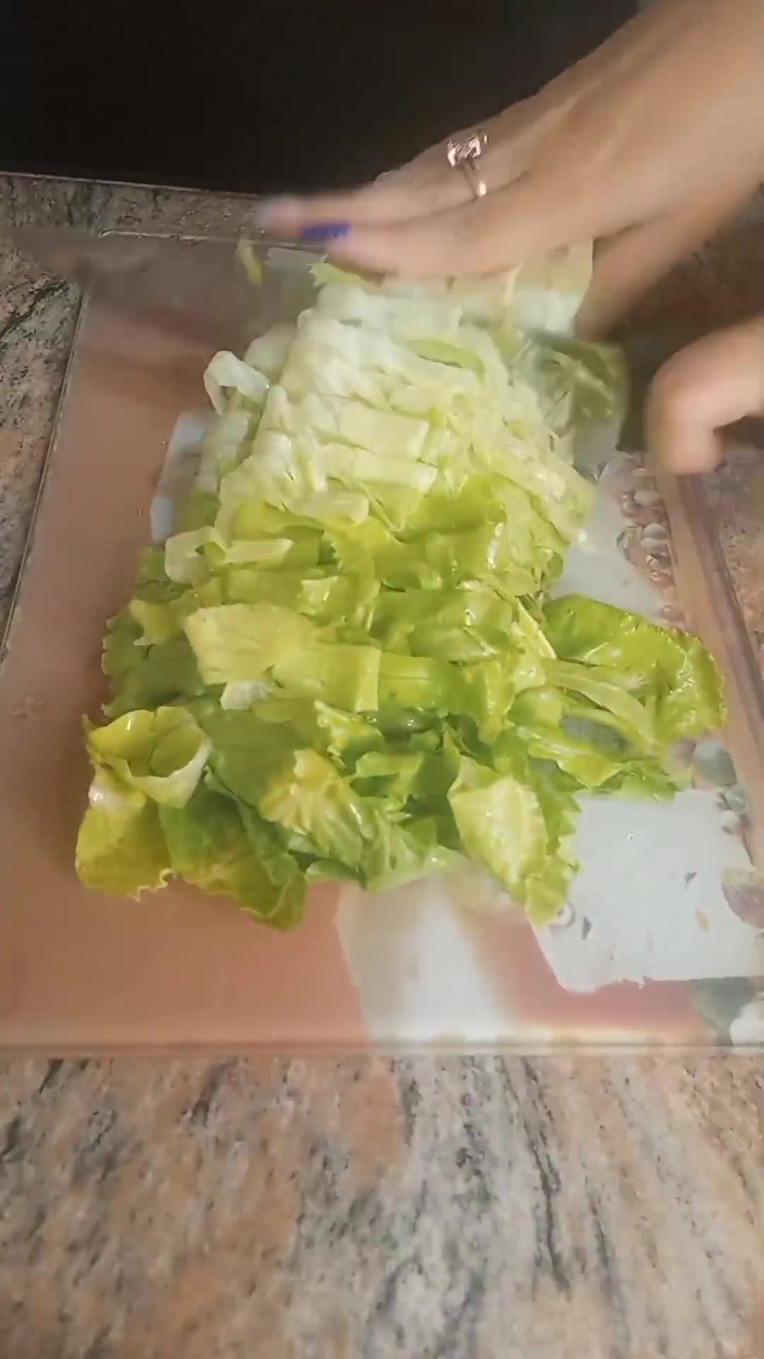 Foto del paso 1 de la receta: Ensalada con melocotón 🍑