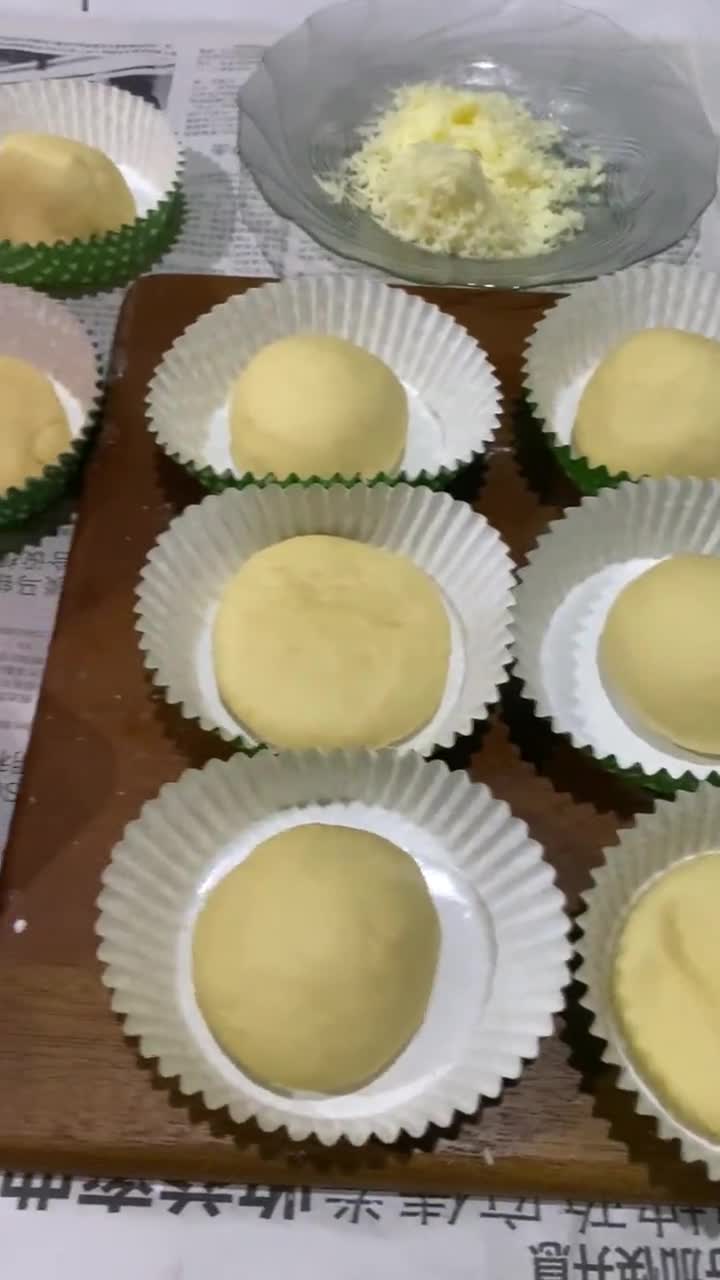 Foto langkah ke 4 dari resep Mini Pizza Empuk.