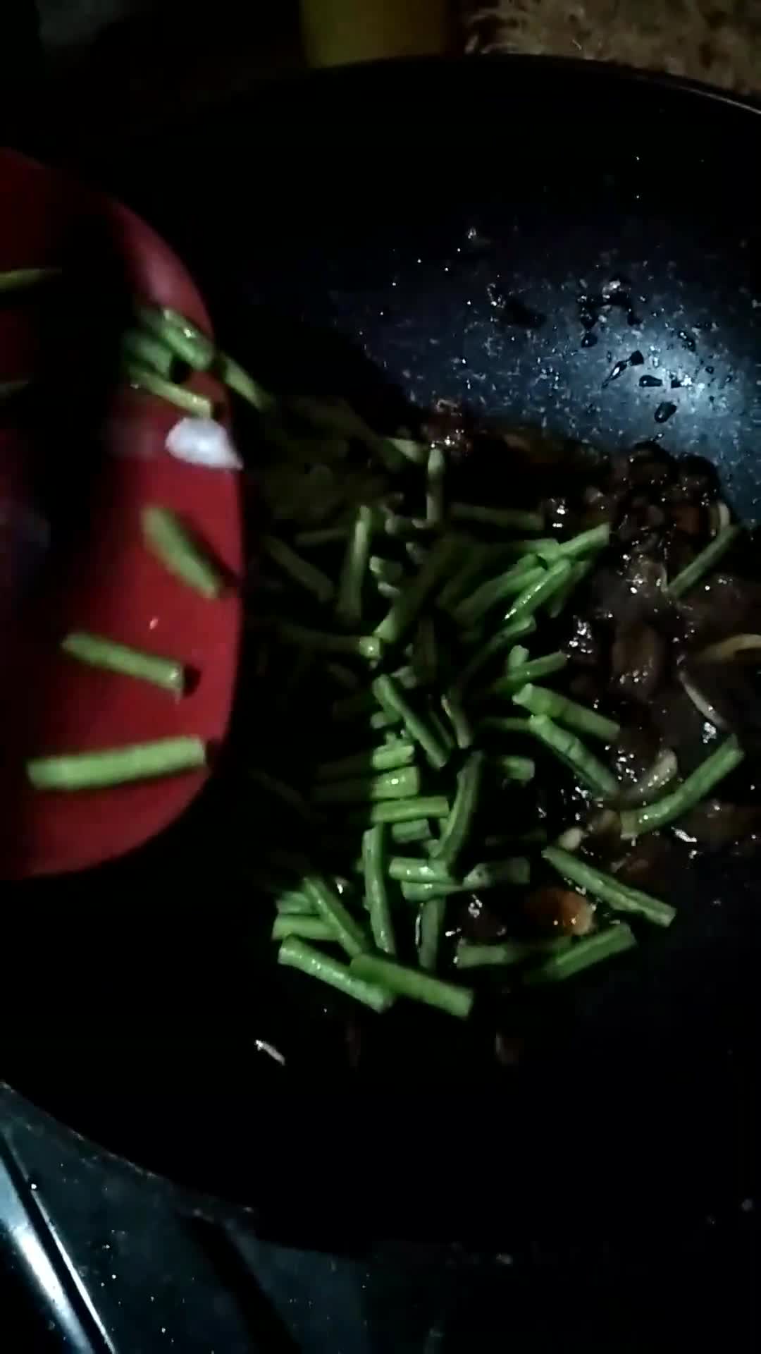 Foto langkah ke 3 dari resep Tumis Kambing Kacang Panjang.