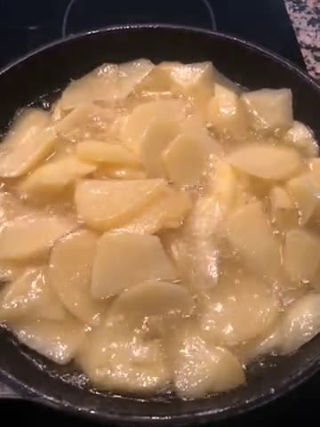 Foto del paso 2 de la receta: Tortilla de patatas con truco