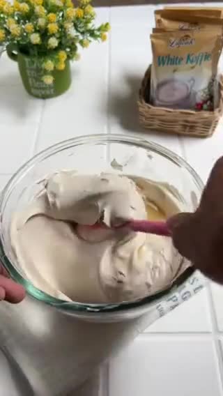 Foto langkah ke 2 dari resep Avocado Affogato.