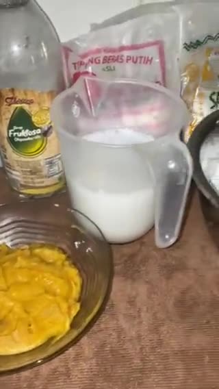 Foto langkah ke 2 dari resep Kue Lapis Ubi Orange dan Pisang.