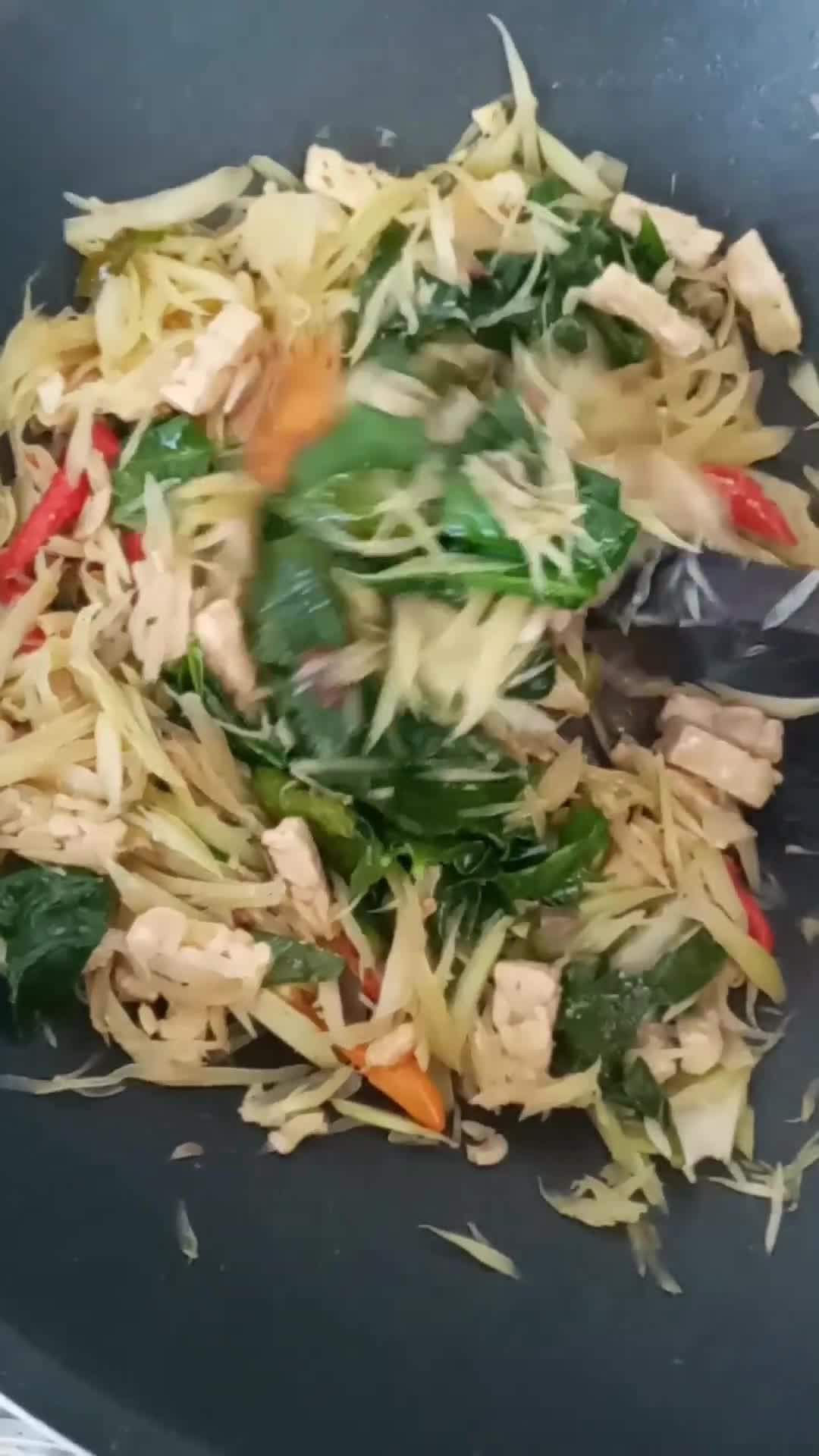 Foto langkah ke 3 dari resep Oseng Kates Daun Melinjo.