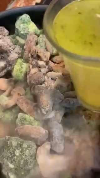 صورة لخطوة 6 من وصفة دجاج مع الفطر والبروكلي 🥦
