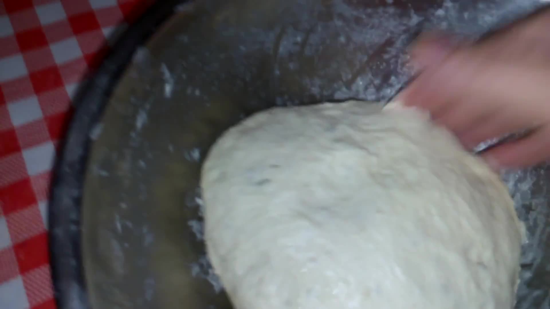 صورة لخطوة 3 من وصفة البيتزا 🍕