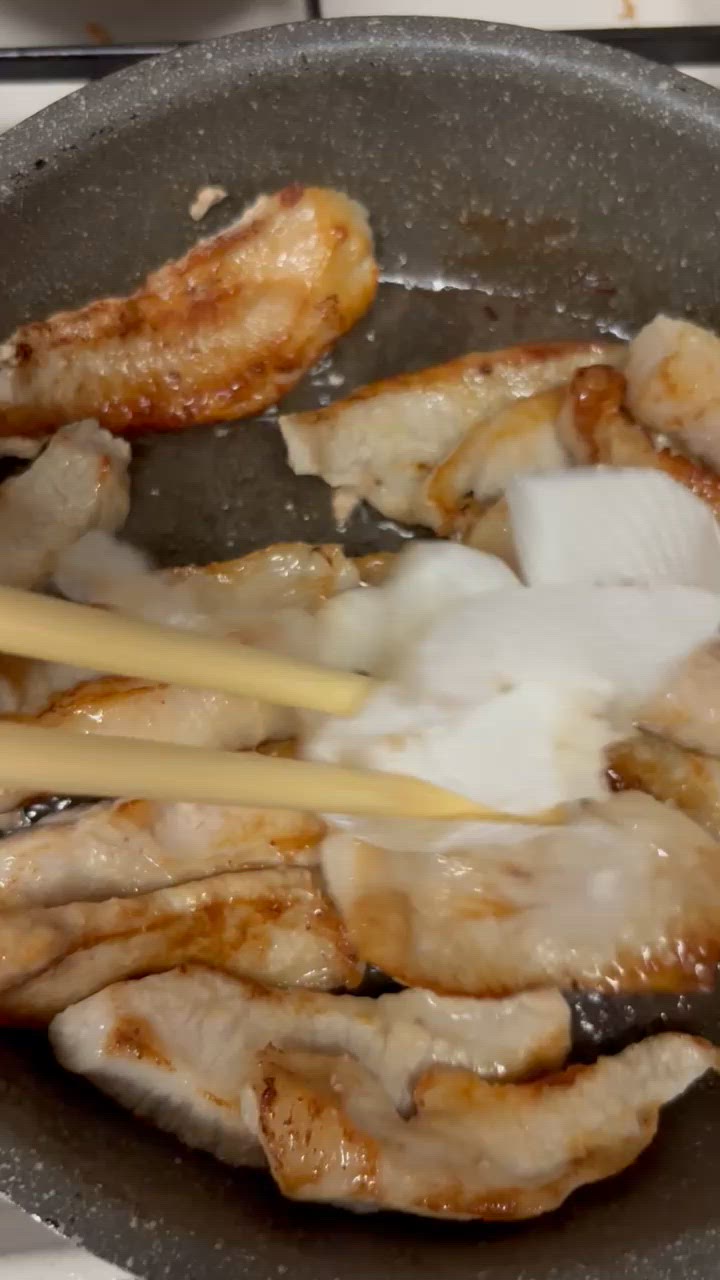 ご飯が進む♡豚トロのねぎ塩にんにく炒め作り方3写真