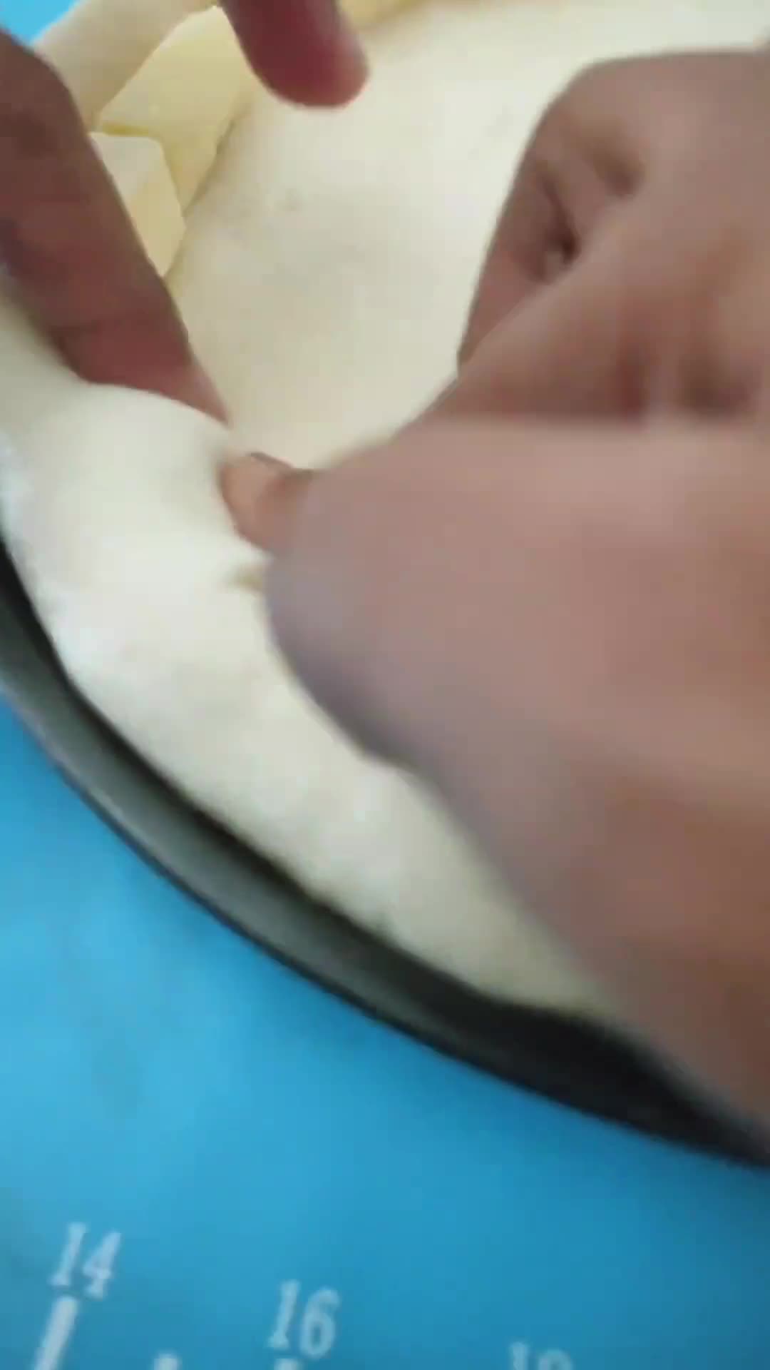 Foto langkah ke 4 dari resep Cheesy Bites Pizza.
