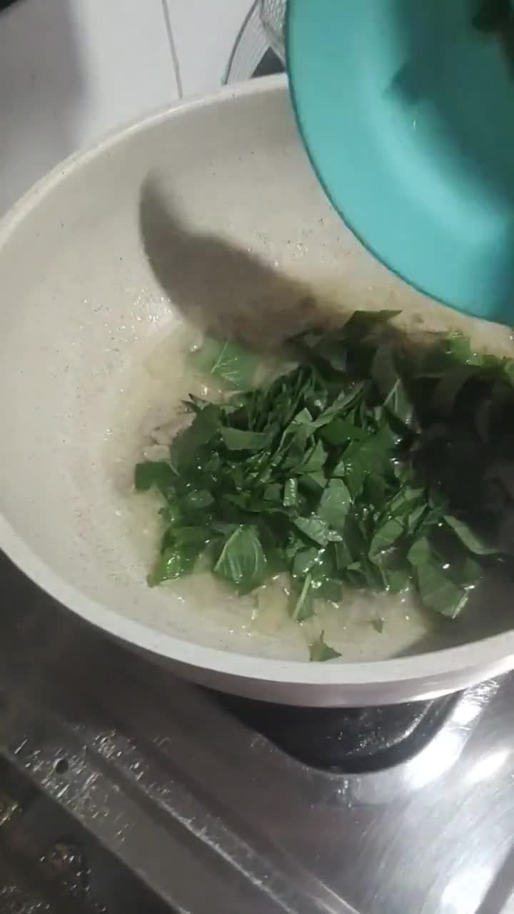 Foto langkah ke 2 dari resep Spaghetti Bayam.