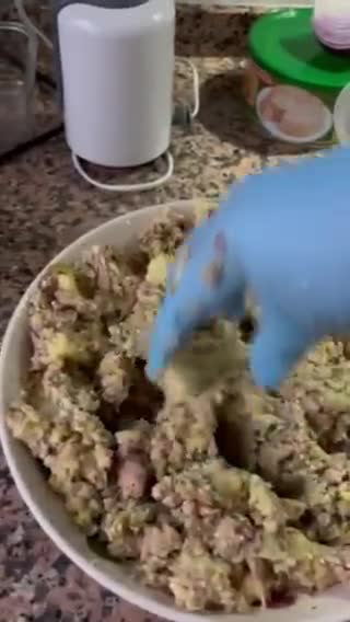 Foto del paso 5 de la receta: Donut salado 🫒 🥔 🧅 🍀