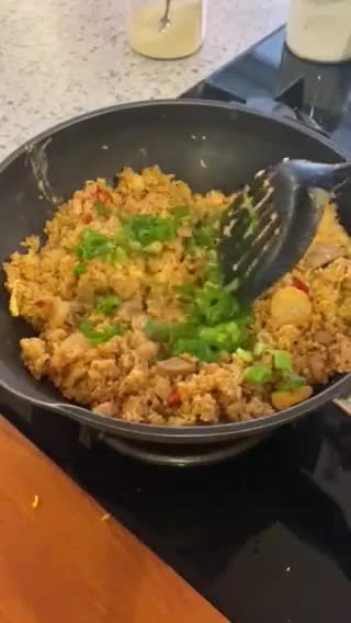 Foto langkah ke 4 dari resep Nasi Goreng Praktis.