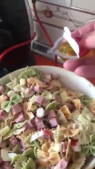Foto del paso 8 de la receta: Ensalada de pasta con atún, huevo y bocas de mar