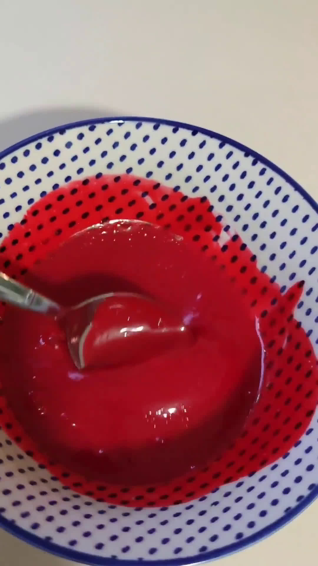 Foto del paso 6 de la receta: Drip de colores para decoración de tartas