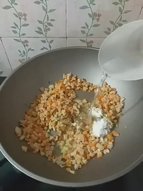Foto langkah ke 3 dari resep 644.Miesoa Sosis Goreng (PuTel).
