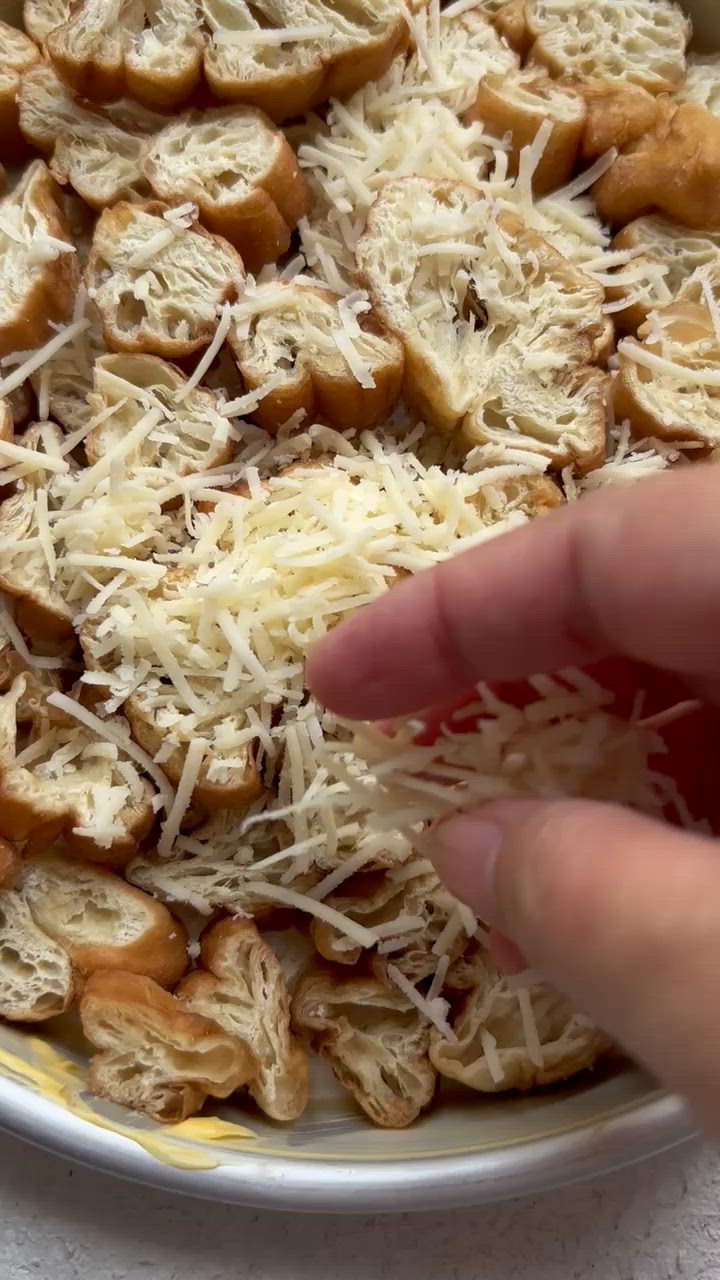 Foto langkah ke 5 dari resep Cheesy Cakwe Pizza.