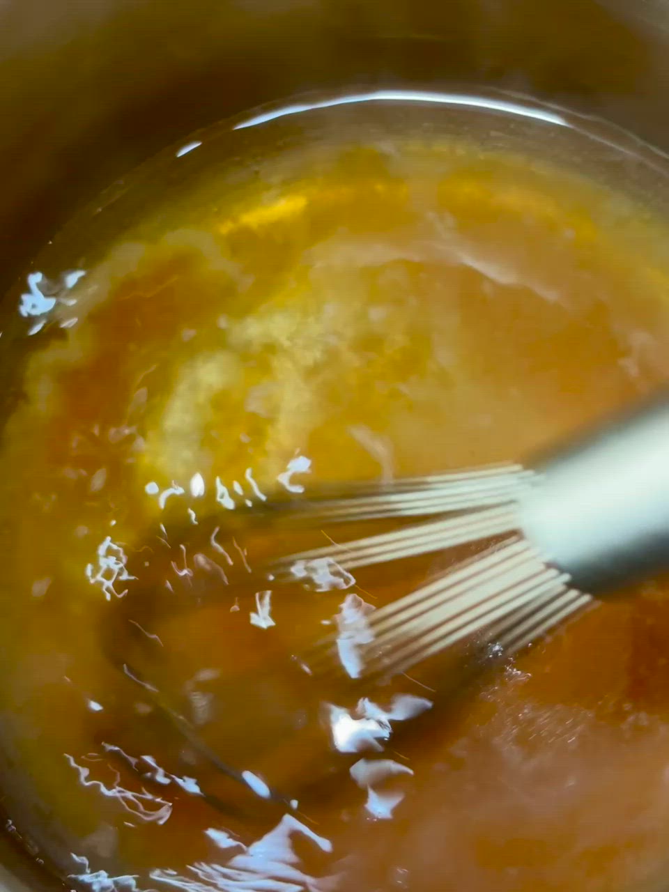 Foto del paso 3 de la receta Vasitos de Gelatina sabor Maracuyá con Uvas 🍇