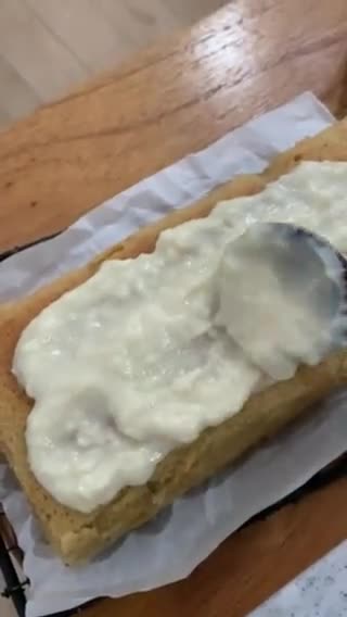 Foto langkah ke 7 dari resep Banana Carrot Cake - Moist & Hemat Telur!.