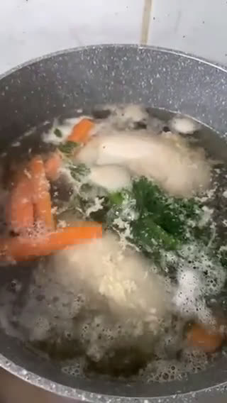 Foto del paso 2 de la receta: Consomé de Pollo