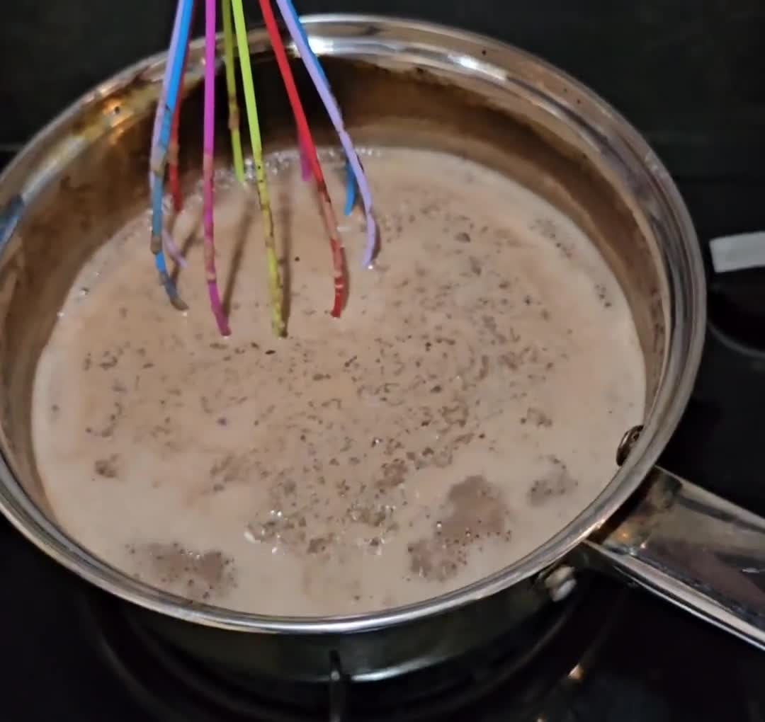Foto langkah ke 4 dari resep Banana Choco Vla 🍌😋🧆🥧.