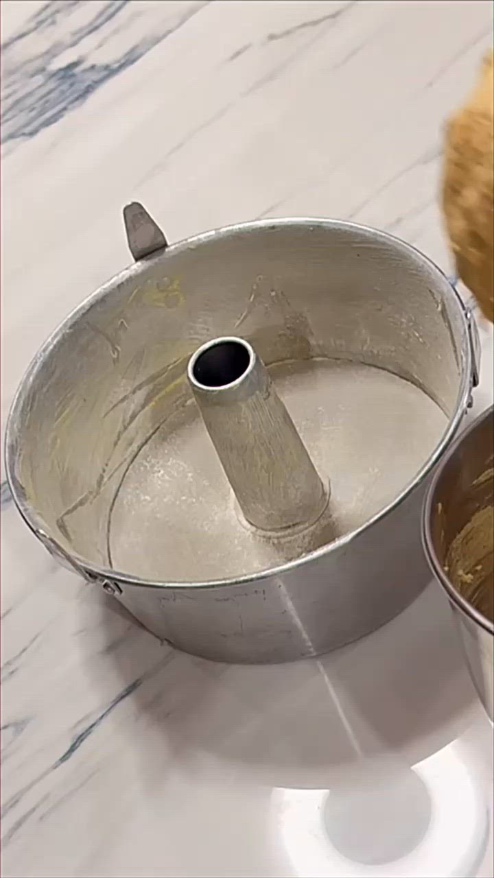 A picture of step 7 of Pear - Cardamom cake.