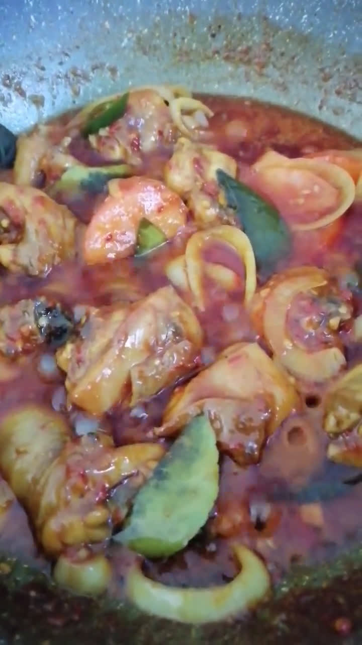 Gambar langkah 5 resipi Ayam Tumis Thai.