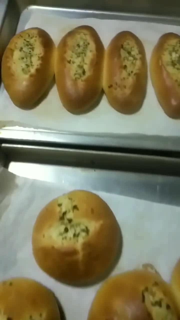 Foto langkah ke 8 dari resep Garlic Bread.