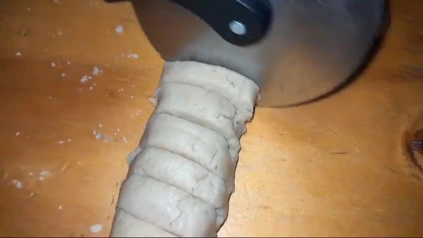 Foto del paso 5 de la receta: Pepas con banana pero sin manteca ni huevos