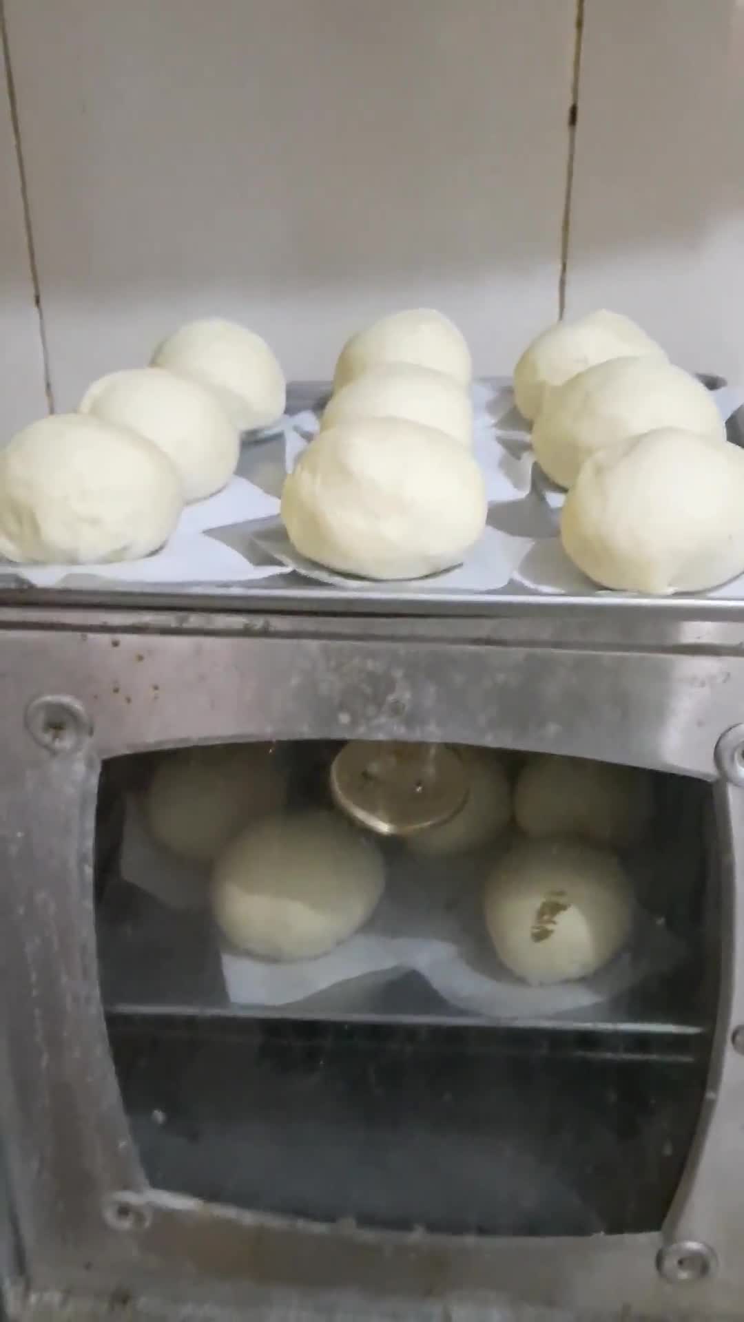 Foto langkah ke 5 dari resep Garlic cheese bread.